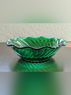 Vintage Anchor Hocking Forest Green Diamond Swirl Glass Bowl 6.5 In Ruffle Edge